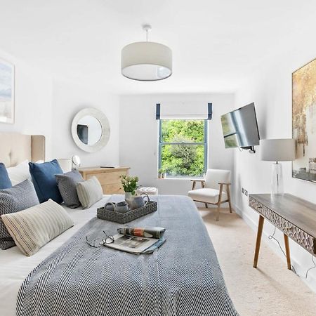 A7 Masts - Striking Beach Bolthole Apartment With Beautiful Sea Views Private Balcony & Parking Torquay Exterior photo